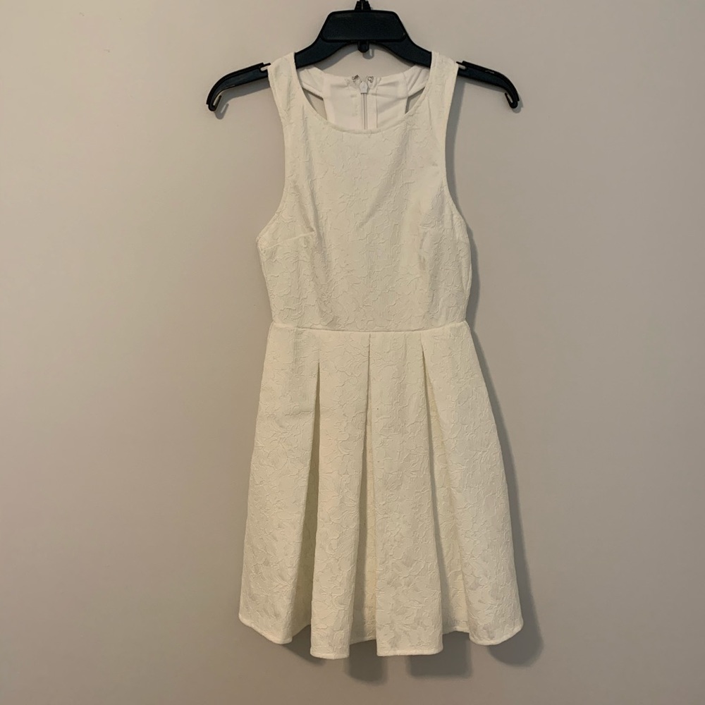 Lulu’s White Dress with lace detail